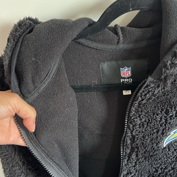 NFL Chargers Sweater - Picture 3 of 4